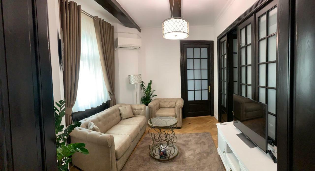 English Apartment Craiova Bagian luar foto